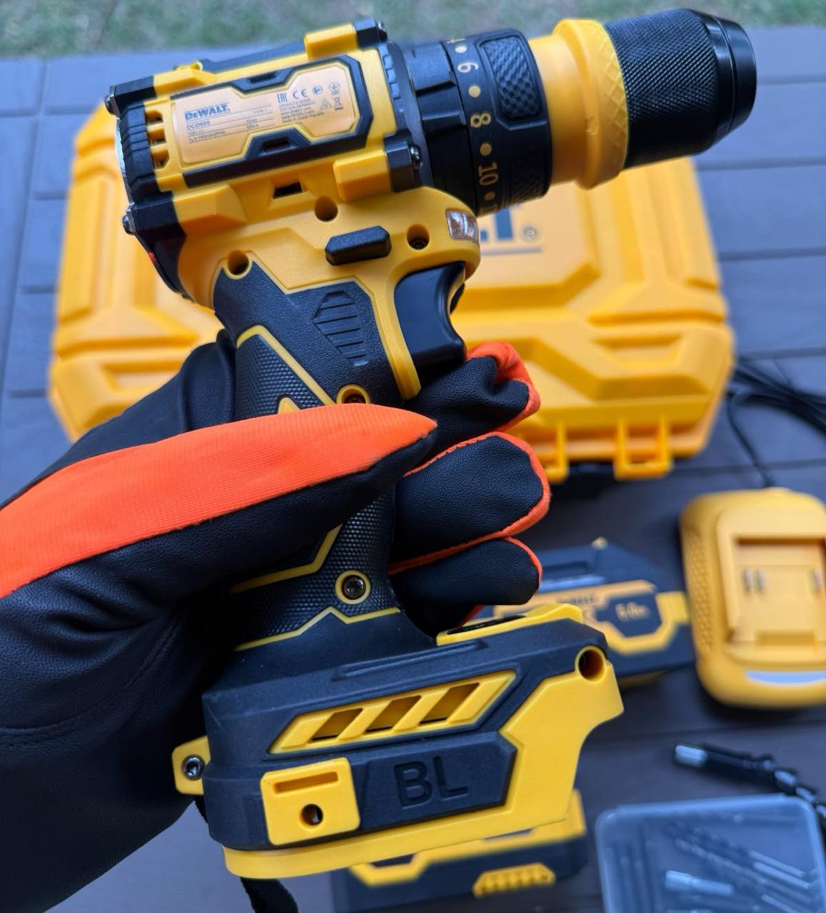Taladro 128V DEWALT Brushless + Kit Copas y Maletín